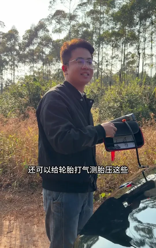 不仅可以给轮胎打气，还可以给电瓶应急搭电的多功能搭电宝充气泵一体机来了#汽车好物 #强烈推荐
