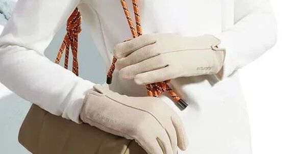 天冷出行必备～超灵敏操作触屏手套，保暖防滑防水不耽误玩手机！