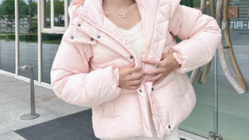 好价闭眼冲！张予曦同款熊猫短款羽绒服90 绒防静电到手仅414 元