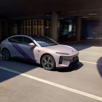 蔚来ET5/ET5T远空紫限定版亮相，2025款智能与性能全面升级