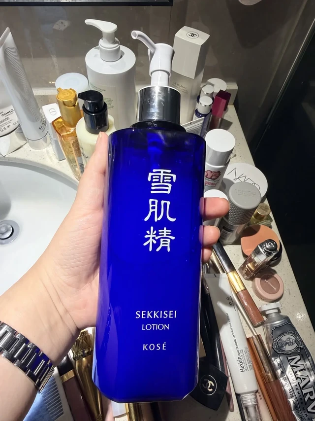 雪肌精清爽水从年轻用到现在的美白水