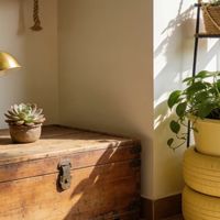 旧物改造：复古茶几与创意花盆