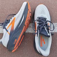 布鲁克斯慢跑鞋 vs 其他主流品牌？58位用户真实体验告诉你答案
