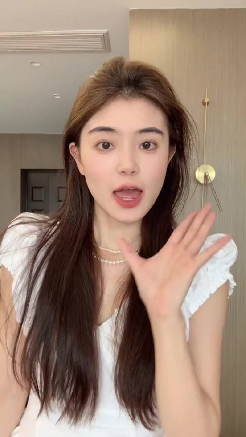 #时尚灵感解读#  #这配饰有点人设在身上##不定义穿搭#  被这个机械表惊喜到了！玺佳CIGA的双面镂空设计太戳我，日常休闲、辣妹甜酷风都能搭，意外的百搭单品！ 男女变装show的微博视频