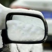 冬日驾车安全小贴士，包括冰雪路面驾驶技巧，夜间行车注意事项