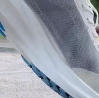 鸿星尔克极风2.0：轻便灵活的竞速跑鞋