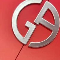 圣诞氛围感焊在嘴上！阿玛尼圣诞红管双色唇釉直接封神