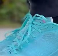 安踏C202 5代：轻便透气竞速跑鞋