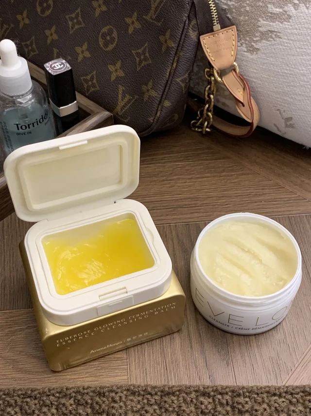 干皮无限回购的两个卸妆膏。。。