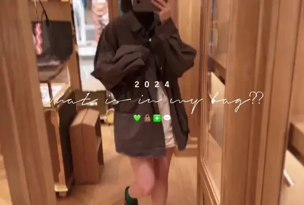 想看看大家狗牙信封包里都装了什么🤔#日常对话 #包包推荐 #大学生 #平价好物 #包包推荐时尚搭配