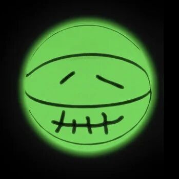 随时突袭！「夜光倒勾」TS x Nike新联名，已经上库存了..