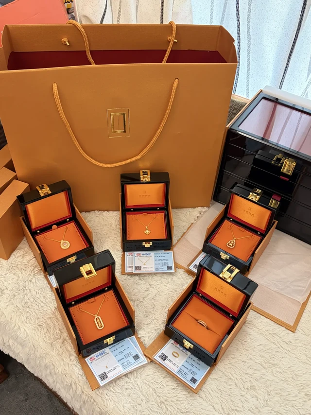 老铺黄金vs VCA 13w我选择老铺