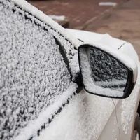 冬季行车安全指南：应对冰雪路面的实用驾驶技巧