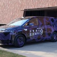 鸿蒙智行首款MPV智界V9发布，剑指高端市场