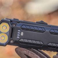 EDC 党狂喜，会“点头”的三色温手电：NITECORE EDC09