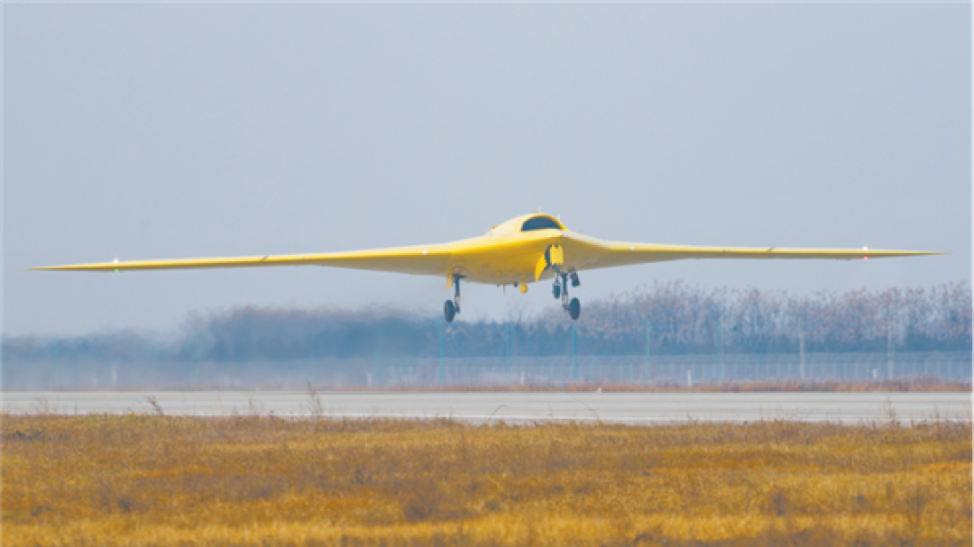 我国新型高空高速长航时无人机彩虹-7成功首飞!