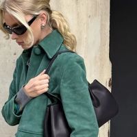 秋冬季节的第一只包包，带来优雅奢华的贵气，它是凹造型的神器！