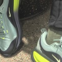 Nike Vomero18雾霾蓝配色加GORE-TEX