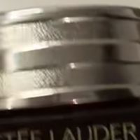 雅诗兰黛眼霜：保湿与舒适兼备