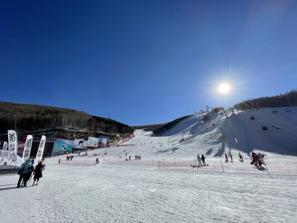 富龙滑雪场，离城最近的雪乐园？