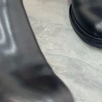 真皮材质，不过膝设计，显瘦又时尚，小个子也能轻松驾驭！