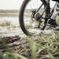 雨天骑行更考验技术？车手们吵翻了！2000+真实观点大碰撞