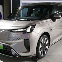 沃尔沃EM90初体验，年收入50万以上再考虑的纯电MPV