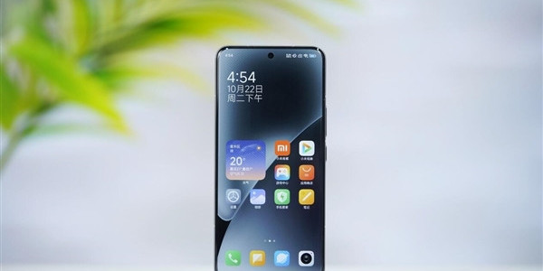 卢伟冰喜提小米17 Ultra 米粉：用起来怎么样