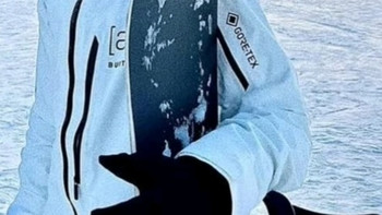 BURTON男士滑雪服：防泼水与透气