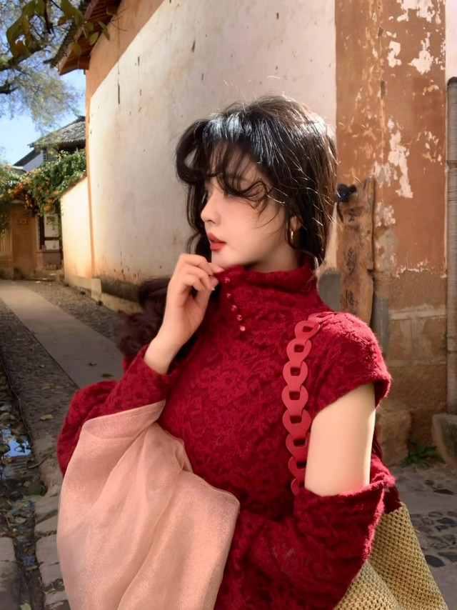 【12/17 20:00 大Eees 】好久没做旗袍了回归舒适区 两件式 更适合接下来的各种节日和日常领子可以堆高领也可以翻折为旗袍领红色她总是独具魅力🍃🍁揪2 ～ 【17号晚20点】大Eees 东方