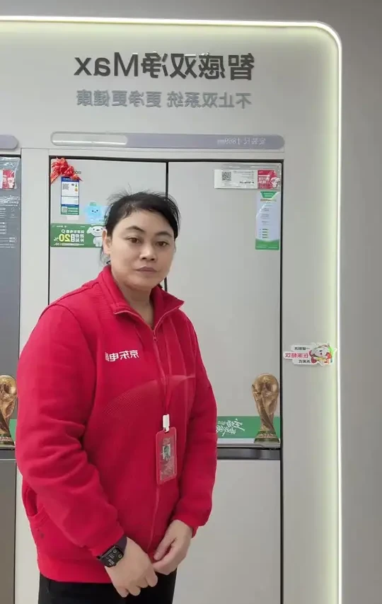 #买冰箱选容声不踩坑容声506双净黑科技太绝了！一打开冰箱就闻到怪味？容声506智感双净系统来拯救！双重净化除异味，抑制细菌，食材保鲜更安心。双系统独立运行，不串味。夏天还能一键制冰，这才是品质生活！