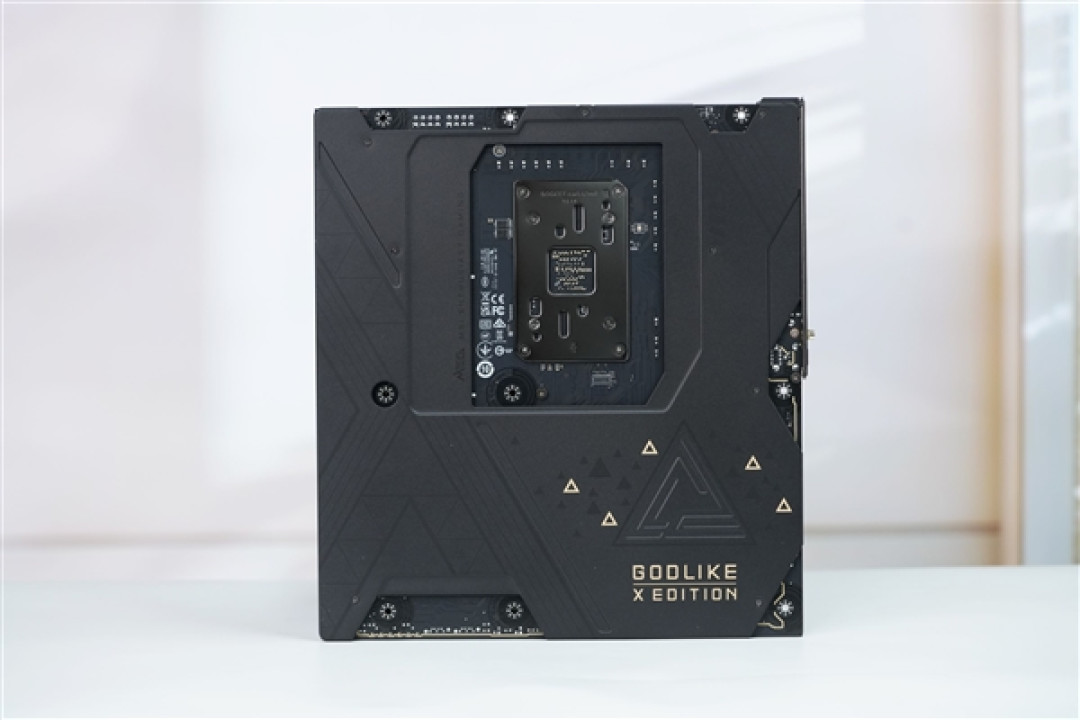 限量1000块!微星MEG X870E GODLIKE X EDITION主板图赏