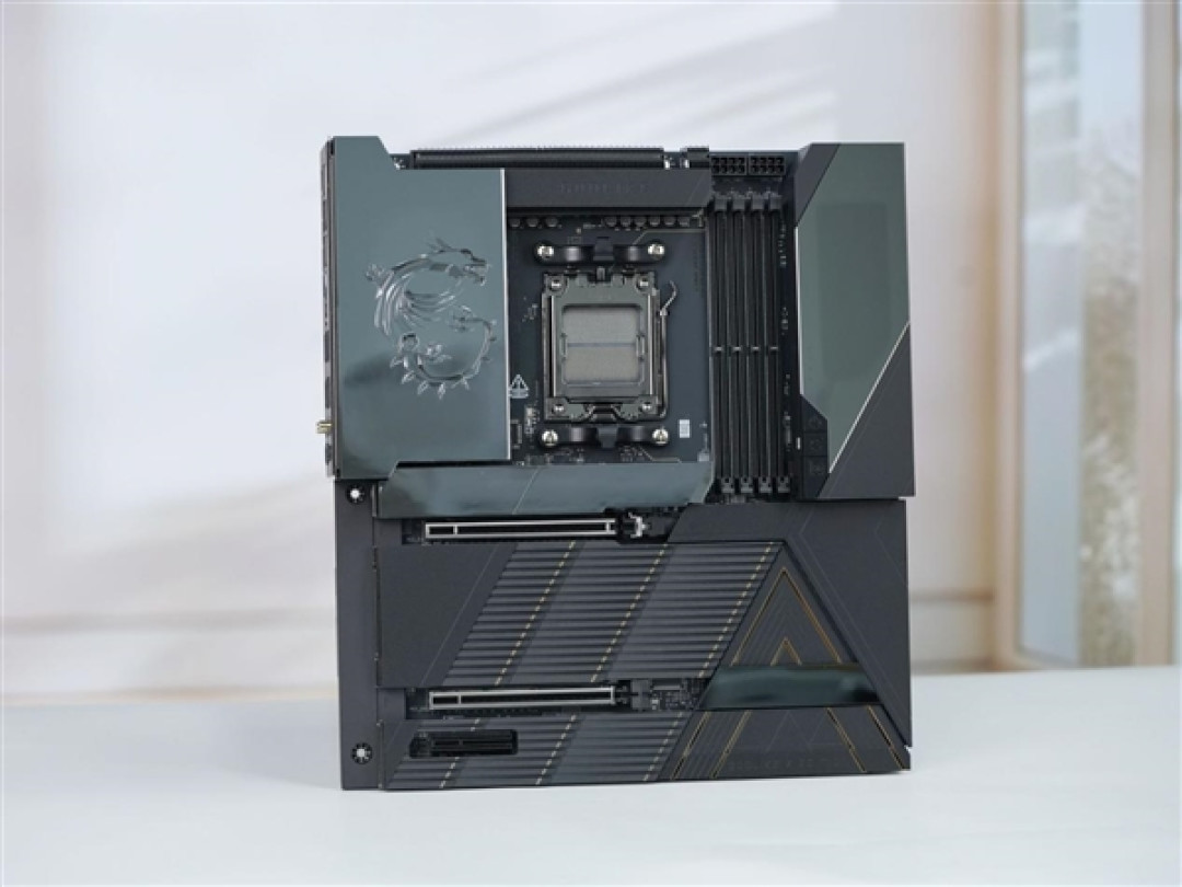 限量1000块!微星MEG X870E GODLIKE X EDITION主板图赏