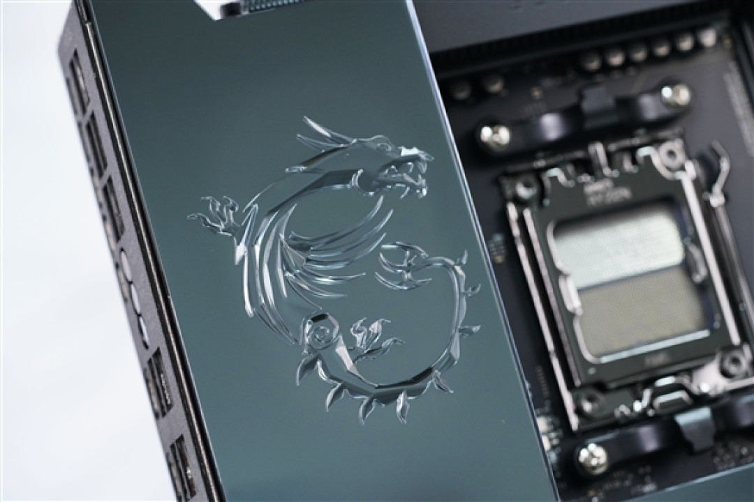 限量1000块!微星MEG X870E GODLIKE X EDITION主板图赏