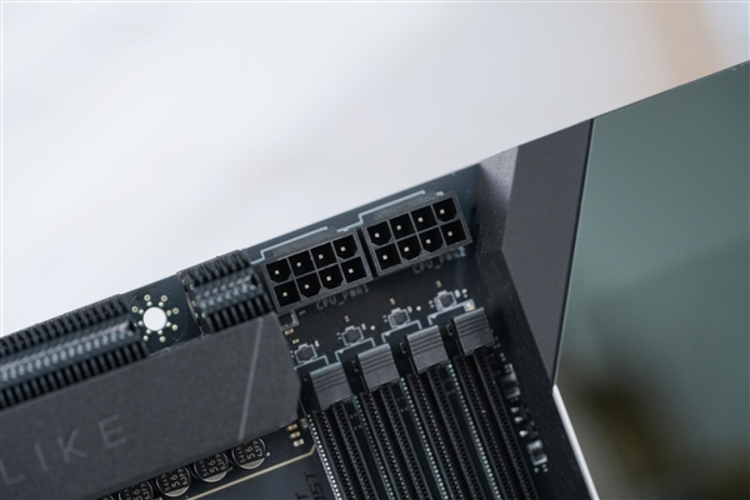限量1000块!微星MEG X870E GODLIKE X EDITION主板图赏