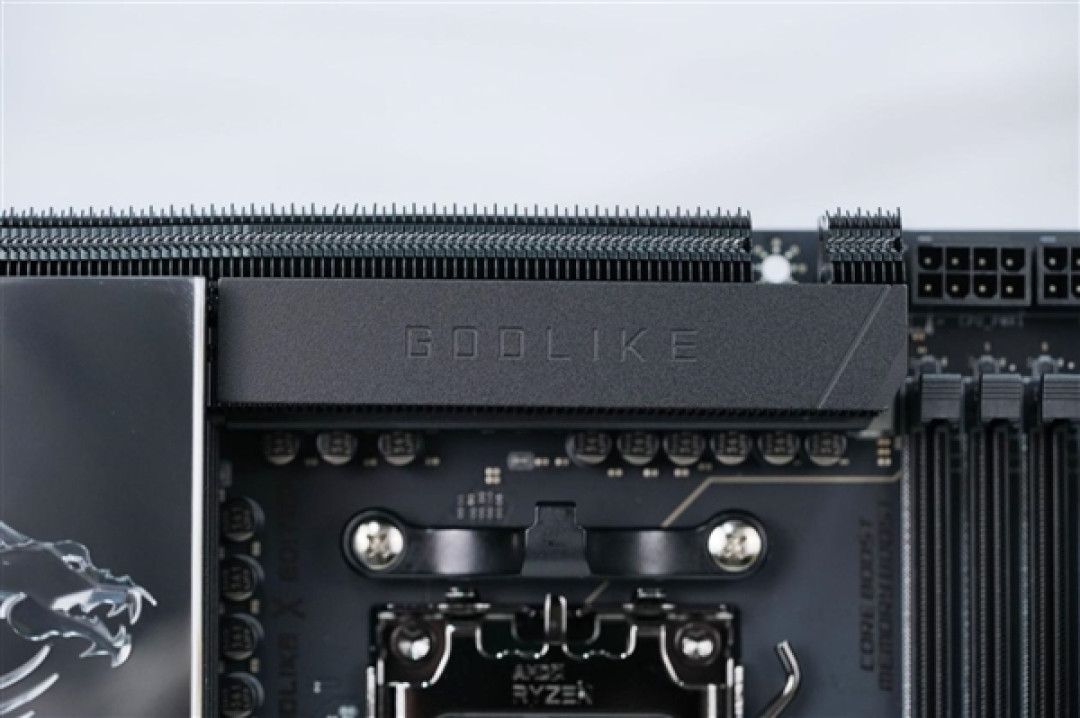 限量1000块!微星MEG X870E GODLIKE X EDITION主板图赏