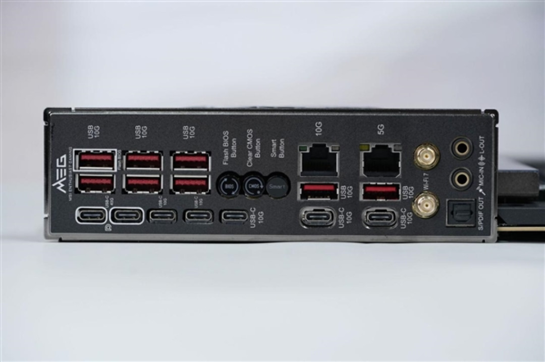 限量1000块!微星MEG X870E GODLIKE X EDITION主板图赏