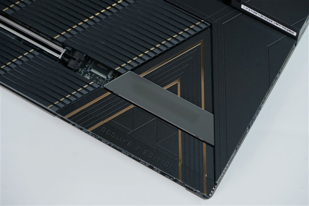 限量1000块!微星MEG X870E GODLIKE X EDITION主板图赏