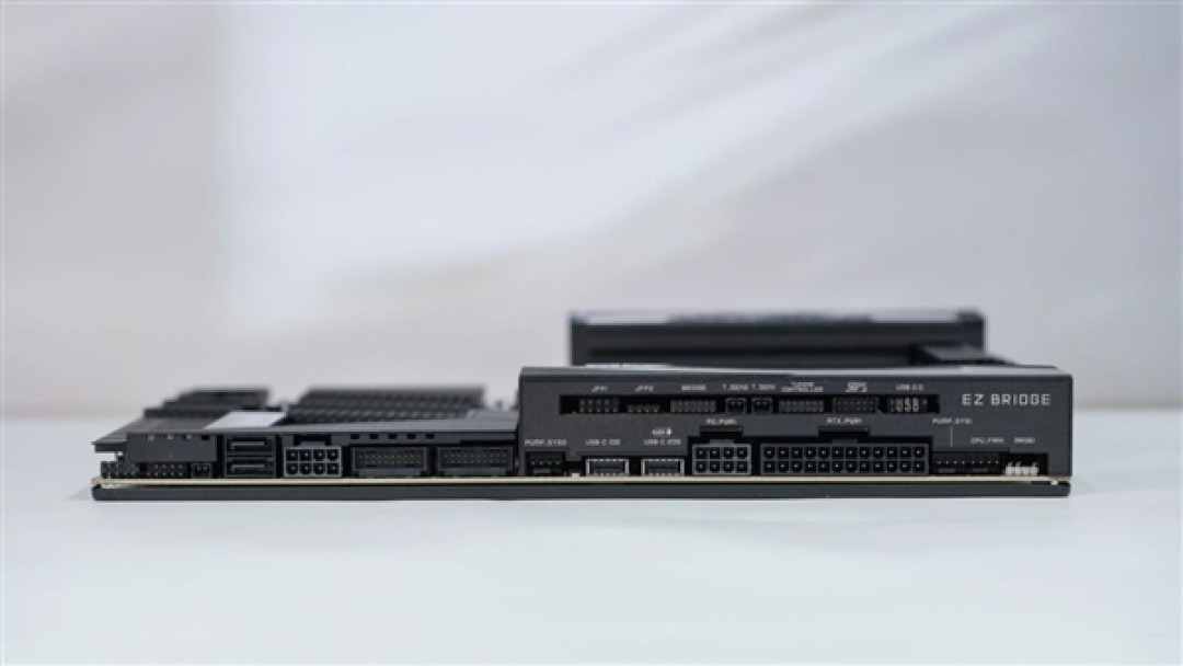 限量1000块!微星MEG X870E GODLIKE X EDITION主板图赏