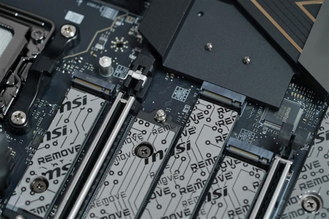 限量1000块!微星MEG X870E GODLIKE X EDITION主板图赏
