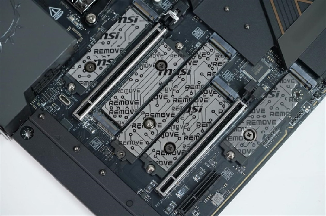 限量1000块!微星MEG X870E GODLIKE X EDITION主板图赏