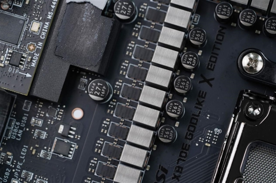 限量1000块!微星MEG X870E GODLIKE X EDITION主板图赏