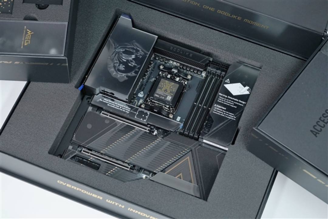 限量1000块!微星MEG X870E GODLIKE X EDITION主板图赏