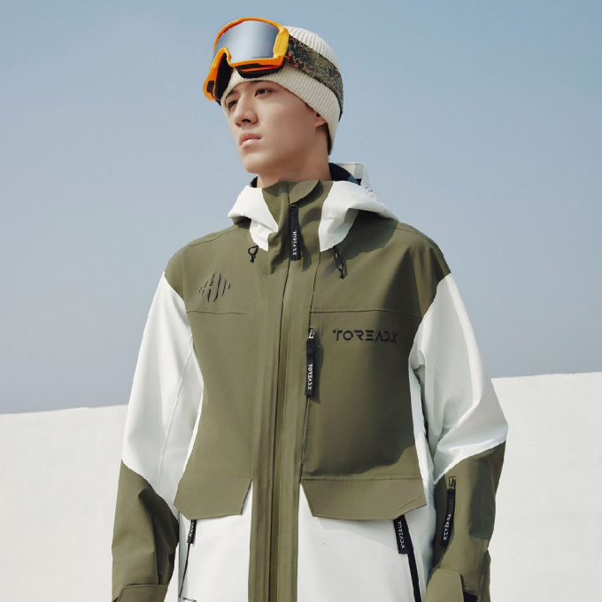 探路者滑雪服