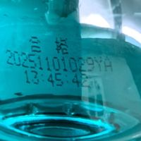 冬日行车安全感，全靠龟牌硬壳防冻玻璃水