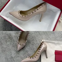 华伦天奴铆钉高跟鞋：是奢侈经典还是智商税？730+用户真实观点大PK