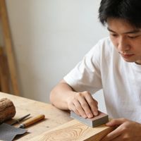 指尖琢木，藏于木作中的男生治愈时光