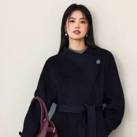 伊芙丽羊绒大衣：面料解析与冬季穿搭指南