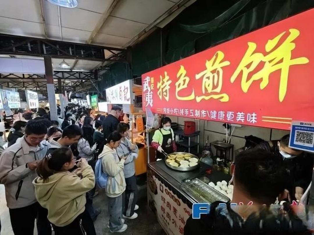整条小吃街的“竞争对手”,为患癌摊主换上了同一个收款码