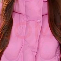 鸭鸭2025短款羽绒服：轻盈与温暖